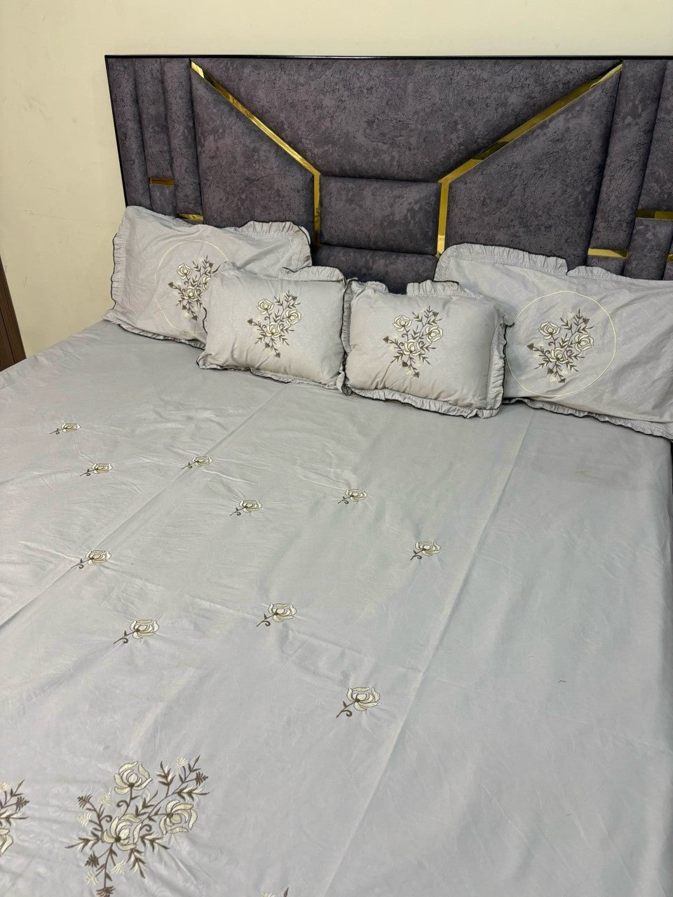 Luxury Embroidered Double Bedsheet Set