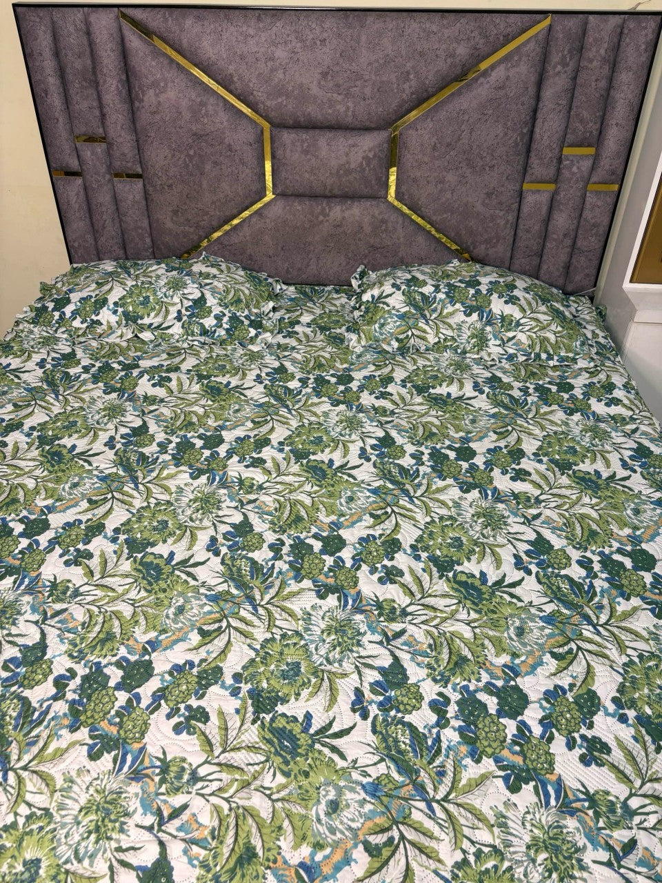 Glace Cotton Quilted Bed Cover with Frills | Floral Print Queen Size 90x100 - Comfort Castle