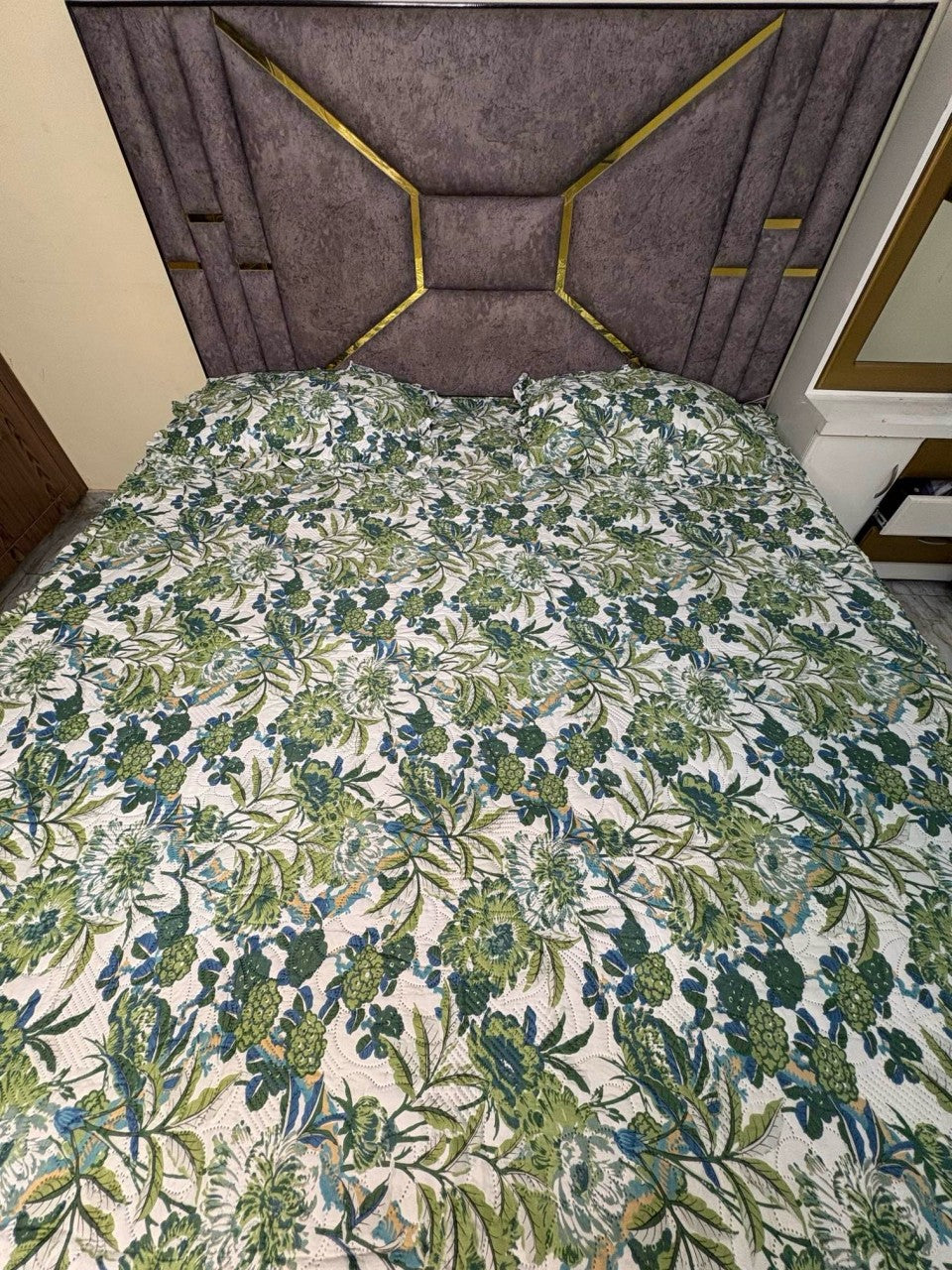 Glace Cotton Quilted Bed Cover with Frills | Floral Print Queen Size 90x100 - Comfort Castle