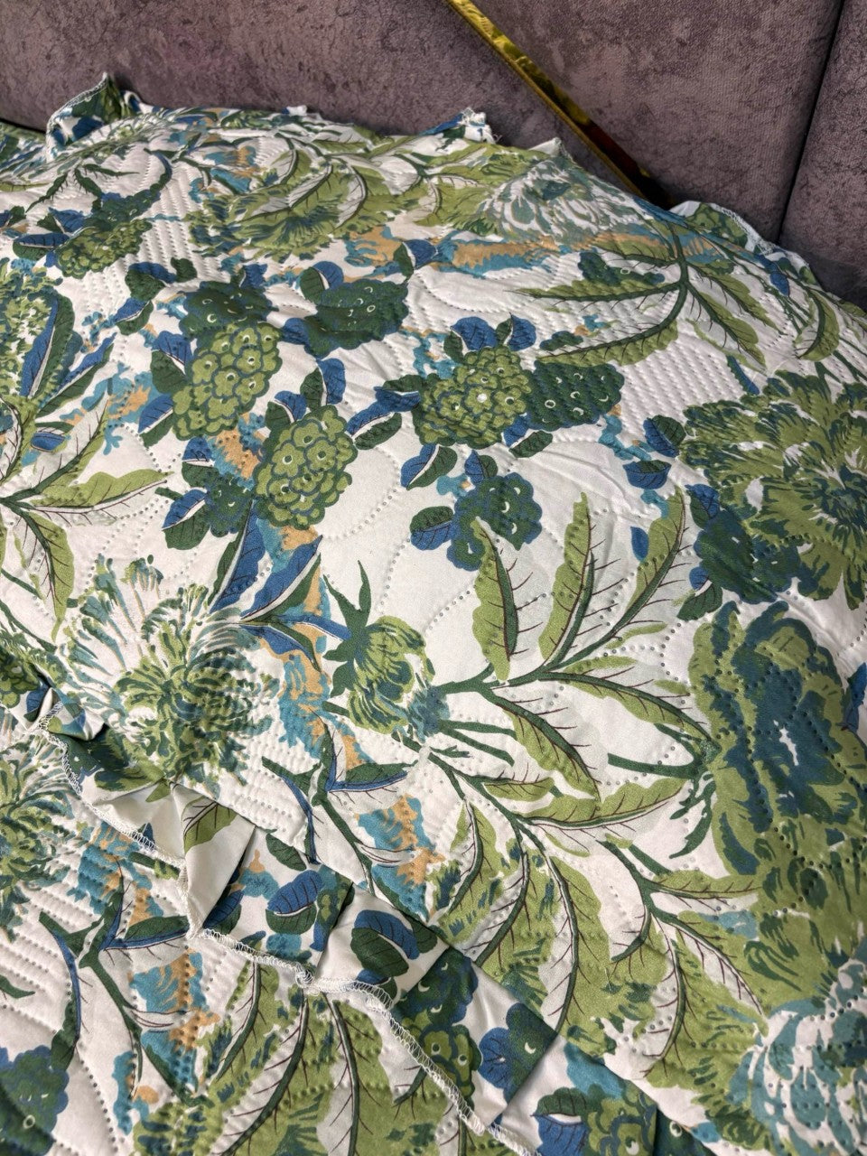 Glace Cotton Quilted Bed Cover with Frills | Floral Print Queen Size 90x100 - Comfort Castle