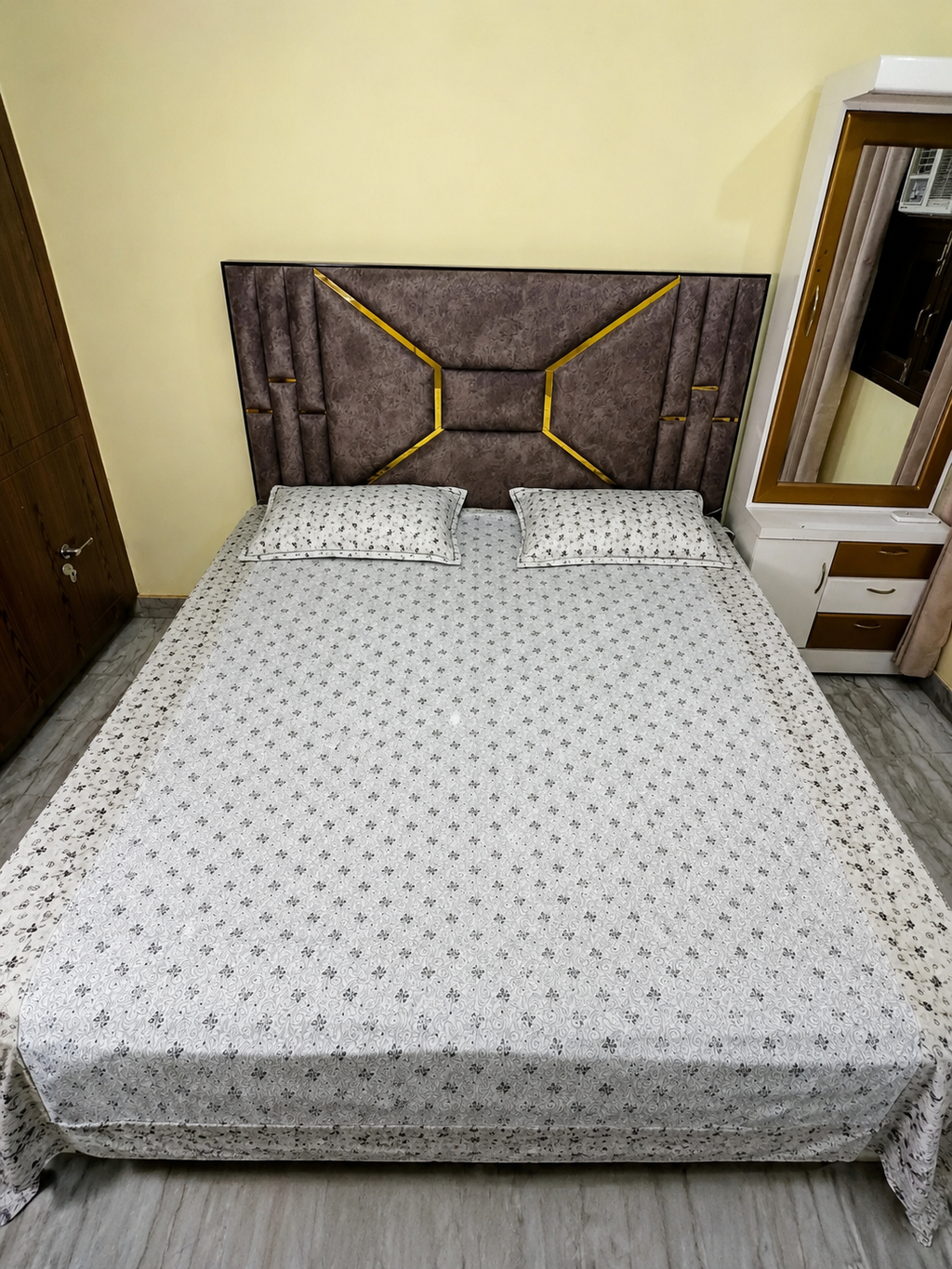 Luxury Snow Bloom Pure Cotton Queen Size Bedsheet