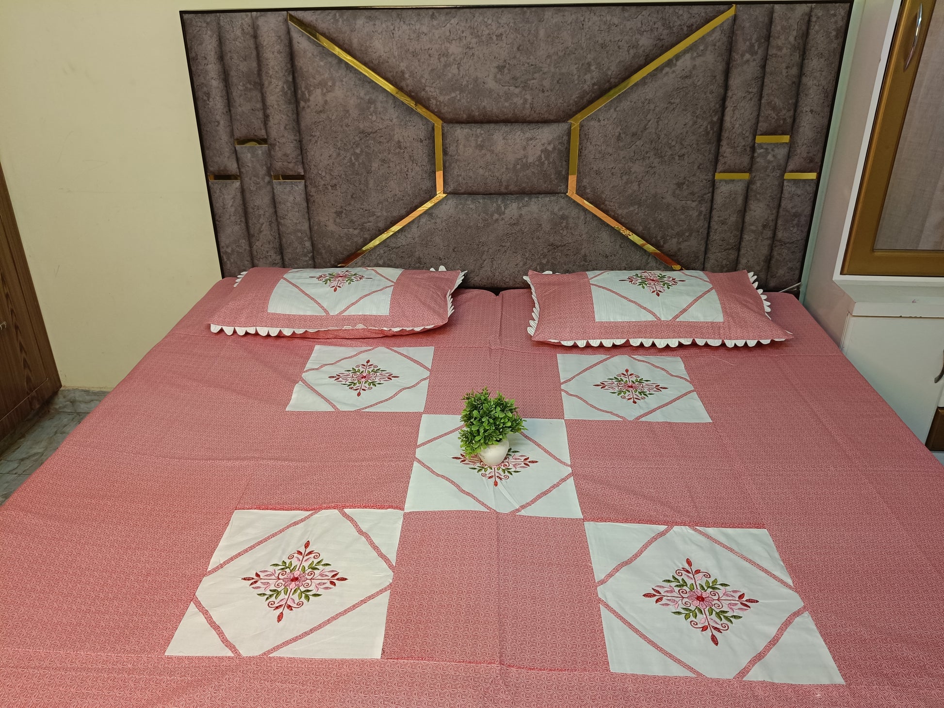 Blush Garden - Comfort Castle Blush Garden Pink Floral Premium Bedsheet with 2 Pillow Covers