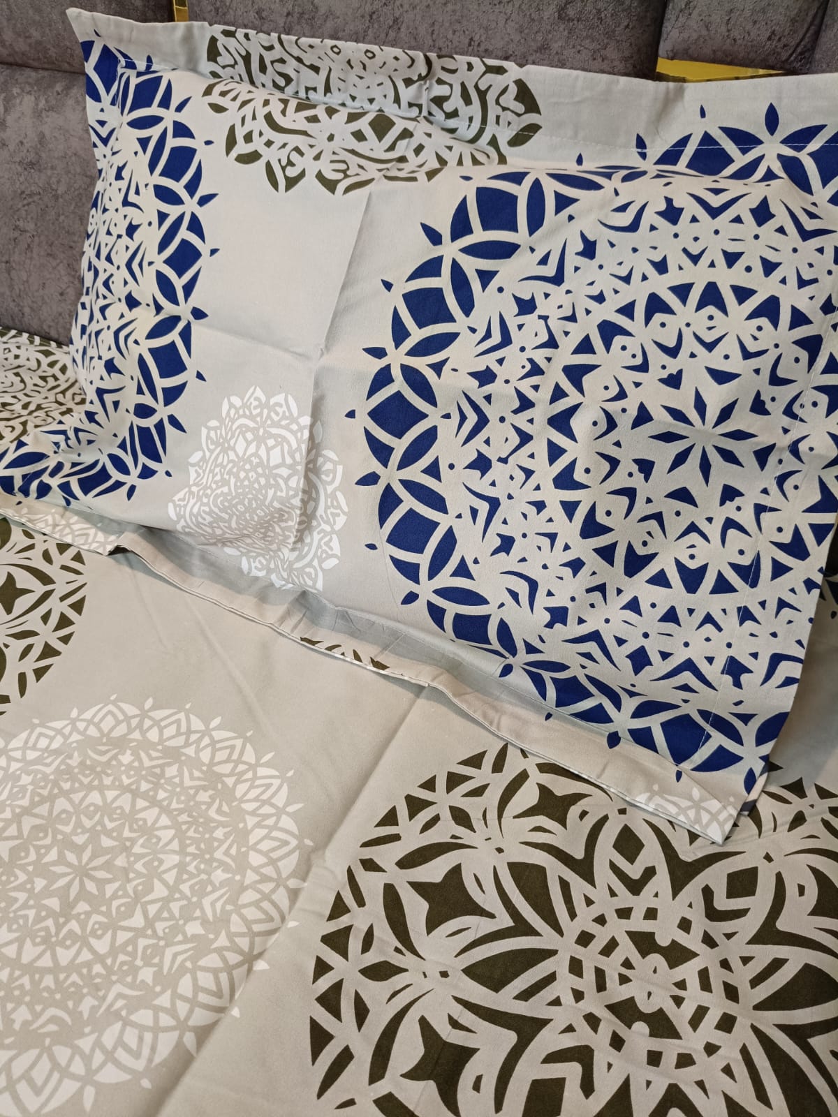 Luxury Royal Mandala Glace Cotton Queen Size Bedsheet