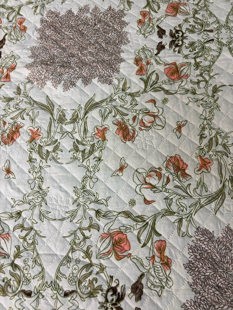 Comfort Castle Vintage Blossom Quilted Bed Cover